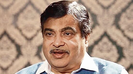 ‘पुणे-मुंबई, पुणे-नगर रस्त्यावरील खड्डे ताबडतोब बुजवा; मला शिव्या खाव्या लागतात’; नितीन गडकरींचा सरकारला घरचा आहेर 