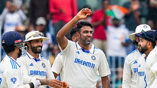 IND vs BAN : आर अश्विन याने केली शेन वॉर्नची बरोबरी, चेपॉकवर घडली ऐतिहासिक कामगिरी, पाहा