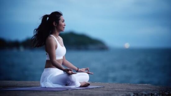 तुमचे हृदय वाचवण्यासाठी ५ गोष्टी - डॉक्टरांनी हृदयाचे आरोग्य राखण्यासाठी पाच गोष्टीही सांगितल्या आहेत. प्रथम, आठवड्यातून तीन दिवस ४५ मिनिटे चाला. दुसरे वजन व्यवस्थापन करा. वजन वाढू देऊ नका. प्रक्रिया केलेले अन्न, तळलेले, मैदा, केक, पेस्ट्री खाऊ नका. जर खूप तणाव असेल तर ध्यान करा आणि जे काही करत आहात त्यातून ब्रेक घ्या.&nbsp;