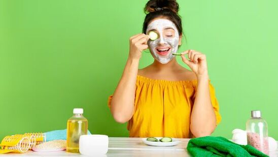 skin care mistakes: चेहऱ्यावर कोणत्या गोष्टी लावू नये