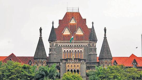 बदलापूर शाळेच्या ट्रस्टींवर गंभीर आरोप