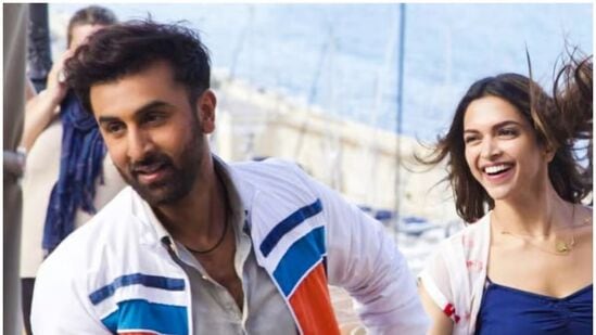 तमाशा हा चित्रपट जरी बॉक्स ऑफिसवर कमाल दाखवू शकला नसला तरी त्याची कथा खूपच वेगळी होती.