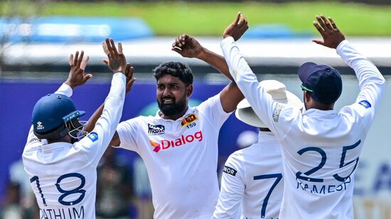 SL vs NZ : श्रीलंकेच्या प्रभात जयसूर्याची कमाल, न्यूझीलंडच्या अख्ख्या संघाला ८८ धावांत गारद केलं