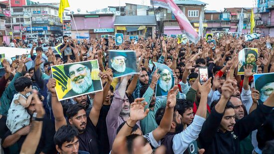 काश्मीरमध्ये हिजबुल्लाहच्या समर्थनार्थ उतरले हजारो लोक