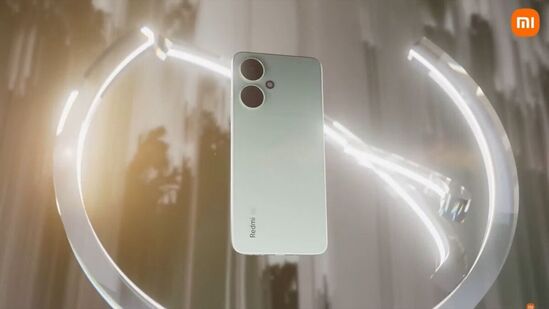 रेडमी 13 सी 5G: हा स्मार्टफोन नवीन ग्लॉसी डिझाइनसह येतो, जो स्मार्टफोनला आकर्षक बनवतो. रेडमी १३ सी ५ जी मध्ये मीडियाटेक डायमेंसिटी ६१००+ ५जी प्रोसेसर आणि ८ जीबी रॅम देण्यात आली आहे. यात टिकाऊ कामगिरीसाठी ५००० एमएएच क्षमतेची बॅटरी देण्यात आली आहे. अॅमेझॉन फेस्टिव्ह सेलदरम्यान हा स्मार्टफोन तुम्हाला ८ हजार ९९९ रुपयांत मिळू शकतो. रेडमी 13 सी 5G: हा स्मार्टफोन नवीन ग्लॉसी डिझाइनसह येतो, जो स्मार्टफोनला आकर्षक बनवतो. रेडमी १३ सी ५ जी मध्ये मीडियाटेक डायमेंसिटी ६१००+ ५जी प्रोसेसर आणि ८ जीबी रॅम देण्यात आली आहे. यात टिकाऊ कामगिरीसाठी ५००० एमएएच क्षमतेची बॅटरी देण्यात आली आहे. अॅमेझॉन फेस्टिव्ह सेलदरम्यान हा स्मार्टफोन तुम्हाला ८ हजार ९९९ रुपयांत मिळू शकतो.