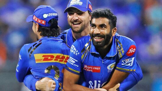 IPL 2025 Auction : जसप्रीत बुमराह मुंबई इंडियन्सला सोडून लिलावात उतरणार? 'या' दिग्गज खेळाडूचं ट्वीट व्हायरल