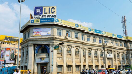 Stocks in focus : एलआयसीनं विकले महानगर गॅसमधील २० लाखांपेक्षा जास्त शेअर्स; आता काय होणार?