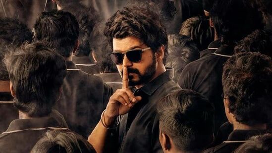 मास्टर : २०२१मध्ये रिलीज झालेल्या 'मास्टर' चित्रपटातही तुम्हाला फुल ऑन अ‍ॅक्शन पाहायला मिळेल. या तमिळ चित्रपटाची हिंदी आवृत्ती ओटीटीवर देखील पाहायला मिळेल. लोकेश कनगराज दिग्दर्शित हा चित्रपट तुमचे भरपूर मनोरंजन करेल.