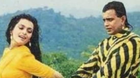 भ्रष्टाचार हा चित्रपट 1989 साली आला होता. या चित्रपटाद्वारे शिल्पाने बॉलिवूडमध्ये पदार्पण केले. या चित्रपटात शिल्पासोबत मिथुन चक्रवर्ती, रेखा आणि अनुपम खेर दिसले होते. चित्रपटाचे IMDb रेटिंग ४.८ आहे. तुम्हाला हा चित्रपट पहायचा असेल तर तुम्ही प्राइम व्हिडिओवर पाहू शकता. भ्रष्टाचार हा चित्रपट 1989 साली आला होता. या चित्रपटाद्वारे शिल्पाने बॉलिवूडमध्ये पदार्पण केले. या चित्रपटात शिल्पासोबत मिथुन चक्रवर्ती, रेखा आणि अनुपम खेर दिसले होते. चित्रपटाचे IMDb रेटिंग ४.८ आहे. तुम्हाला हा चित्रपट पहायचा असेल तर तुम्ही प्राइम व्हिडिओवर पाहू शकता.