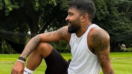 तंदुरुस्त राहण्यासाठी तो जोरदार कसरत आणि व्यायाम करतो. यासाठी तो वेट लिफ्टिंग, रनिंग आणि कार्डिओ करतो. त्याला डेडलिफ्ट्स, पुशअप्स आणि पुलअप्स करायला आवडतात. मसल्स फॅट राखण्यासाठी हार्दिक दुहेरी व्यायामासोबत वेट ट्रेनिंगही करतो.