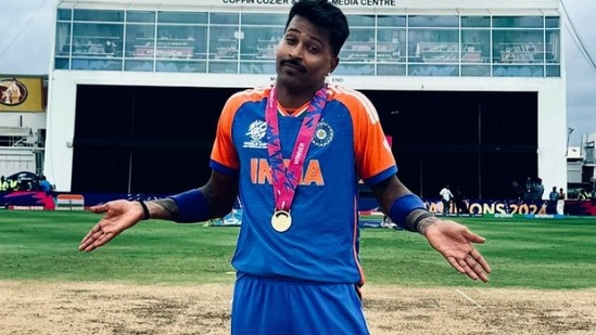 यासाठी तोआपल्या आहारात भाज्या आणि फळांसह प्रोटीन, कार्बोहायड्रेट, हेल्दी फॅट्स घेतो. तो उकडलेली अंडी, चिकन, उकडलेल्या भाज्या, दही भात, भेंडी असे अन्न खातो. हार्दिक सकाळी नारळ पाणीदेखील पितो.