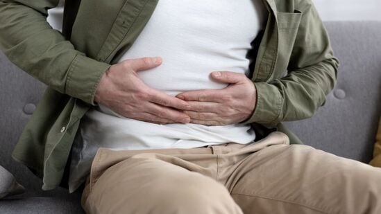 पचनशक्ती सुधारते-धनुरासनाच्या मदतीने पचन संस्थेमध्ये रक्तप्रवाह वाढतो. त्यामुळे अन्न पचण्याची प्रक्रियाही वेगवान होते. धनुरासनाचा दररोजचा सराव देखील आतड्याच्या आरोग्यासाठी चांगला आहे. पचनशक्ती सुधारते-धनुरासनाच्या मदतीने पचन संस्थेमध्ये रक्तप्रवाह वाढतो. त्यामुळे अन्न पचण्याची प्रक्रियाही वेगवान होते. धनुरासनाचा दररोजचा सराव देखील आतड्याच्या आरोग्यासाठी चांगला आहे. 