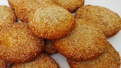 Diwali Faral Recipe: दिवाळीला बनवा जाळीदार, मऊसूत अनारसे, अगदी सोपी आहे  रेसिपी