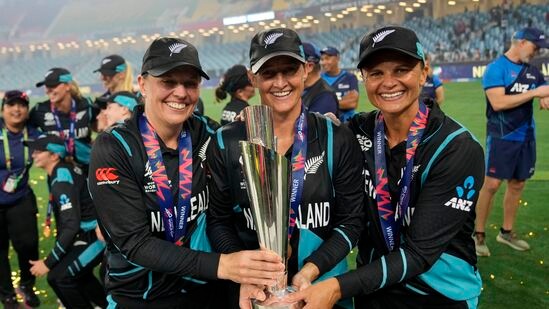 न्यूझीलंडने १५९ धावांचे लक्ष्य दिले होते- प्रथम फलंदाजीचे निमंत्रण मिळाल्यानंतर न्यूझीलंडने ५ विकेटच्या मोबदल्यात १५८ धावा केल्या होत्या. प्रत्युत्तरात आफ्रिकेला ९ बाद १२६ धावाच करता आल्या. न्यूझीलंडने १५९ धावांचे लक्ष्य दिले होते- प्रथम फलंदाजीचे निमंत्रण मिळाल्यानंतर न्यूझीलंडने ५ विकेटच्या मोबदल्यात १५८ धावा केल्या होत्या. प्रत्युत्तरात आफ्रिकेला ९ बाद १२६ धावाच करता आल्या. 