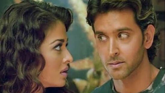 ऐश्वर्याच्या या सीनमुळे बच्चन कुटुंबीयही तिच्यावर नाराज झाल्याचे बोलले जात होते. मात्र, लग्नानंतर ऐश्वर्याने पुन्हा हृतिकसोबत 'जोधा अकबर' आणि 'गुजारिश'मध्ये काम केले आणि दोघांमध्ये रोमँटिक सीनही दिले.