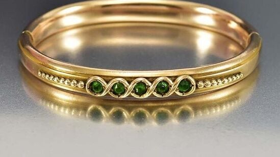 अशा स्थितीत धनत्रयोदशी-दिपावलीला सोने खरेदी करणारे लोक विचारात &nbsp;पडले &nbsp;आहेत.&nbsp;