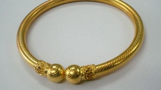  पण निराश होण्याची गरज नाही. सोन्याच्या किमतीत आणखी वाढ होणार असली तरी बाजारात स्वस्त दरात सोने खरेदी करून तुम्ही धनत्रयोदशी आणि दिवाळीचे शगुन पूर्ण करू शकता. पण निराश होण्याची गरज नाही. सोन्याच्या किमतीत आणखी वाढ होणार असली तरी बाजारात स्वस्त दरात सोने खरेदी करून तुम्ही धनत्रयोदशी आणि दिवाळीचे शगुन पूर्ण करू शकता.