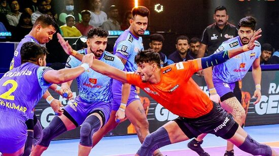 Pro Kabaddi League : बंगाल वॉरियर्स आणि यू-मुंबा यांच्यातील थरार टाय, दोन्ही संघांच्या डिफेंडर्सची दमदार कामगिरी Pro Kabaddi League : बंगाल वॉरियर्स आणि यू-मुंबा यांच्यातील थरार टाय, दोन्ही संघांच्या डिफेंडर्सची दमदार कामगिरी