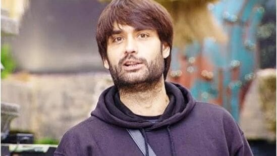 यानंतर लोकप्रिय टीव्ही अभिनेता विवियन डिसेना दुसऱ्या स्थानावर आहे. विवियनला या शोमध्ये खूप पसंत केले जात आहे. यानंतर लोकप्रिय टीव्ही अभिनेता विवियन डिसेना दुसऱ्या स्थानावर आहे. विवियनला या शोमध्ये खूप पसंत केले जात आहे.