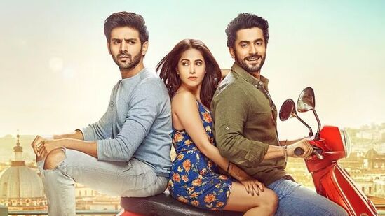 कार्तिक आर्यन आणि लव रंजन यांच्या जोडीने चाहत्यांना कधीही निराश केले नाही. 'सोनू के टीटू की स्वीटी' हा चित्रपट २०१८ साली प्रदर्शित झाला होता आणि या चित्रपटाचे पहिल्या वीकेंडचे कलेक्शन २६ कोटी ५७ लाख रुपये होते. कार्तिक आर्यन आणि लव रंजन यांच्या जोडीने चाहत्यांना कधीही निराश केले नाही. 'सोनू के टीटू की स्वीटी' हा चित्रपट २०१८ साली प्रदर्शित झाला होता आणि या चित्रपटाचे पहिल्या वीकेंडचे कलेक्शन २६ कोटी ५७ लाख रुपये होते.