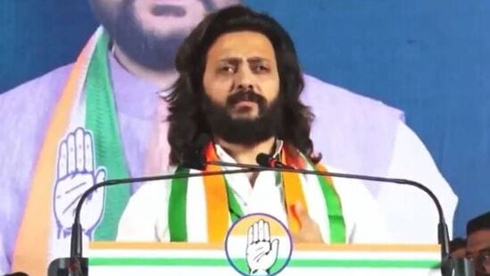 कुठलाही धर्म संकटात नाही, खरंतर त्यांचे पक्ष संकटात आहेत; अभिनेता रितेश देशमुख याचा भाजपवर हल्लाबोल