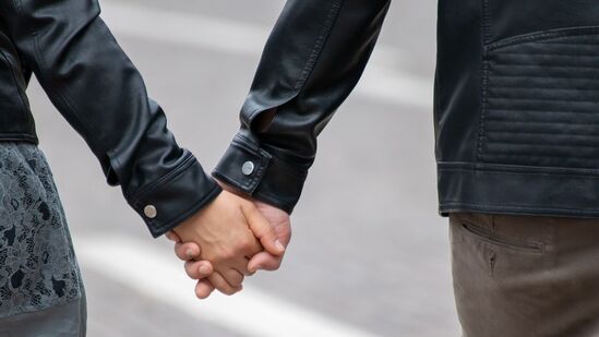 कन्या :&nbsp;या आठवड्यात तुमच्या जोडीदारासोबत दर्जेदार वेळ घालवा. याशिवाय नात्यात कटुता वाढेल अशा कोणत्याही गोष्टीवर चर्चा करू नका. नात्यात एकमेकांना साथ द्या. ज्या लोकांनी नुकतेच नवीन नाते सुरु केले आहे त्यांनी आपल्या जोडीदारासोबत जास्त वेळ घालवला पाहिजे. एकमेकांना समजून घेण्याचा प्रयत्न केला पाहिजे.