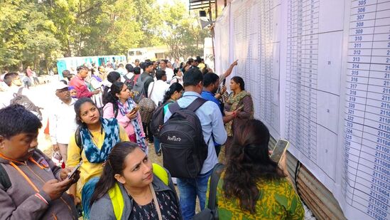 मतदान केंद्राच्या परिसरात व्हिडीओ चित्रीकरण केले जाणार आहे. राज्य राखीव पोलीस दल, तसेच केंद्रीय सुरक्षा दलाच्या तुकड्या संवेदनशील मतदान केंद्राच्या परिसरात तैनात केल्या जाणार आहेत. मतदान केंद्राच्या परिसरात व्हिडीओ चित्रीकरण केले जाणार आहे. राज्य राखीव पोलीस दल, तसेच केंद्रीय सुरक्षा दलाच्या तुकड्या संवेदनशील मतदान केंद्राच्या परिसरात तैनात केल्या जाणार आहेत. 