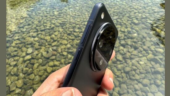 ओप्पो फाइंड एक्स 8 आणि फाइंड एक्स 8 प्रो हे दोन्ही फोन 3 डिसेंबरपासून ओप्पो ई-स्टोअर, फ्लिपकार्ट आणि भारतातील रिटेल आउटलेट्ससह विविध प्लॅटफॉर्मवर उपलब्ध होतील.