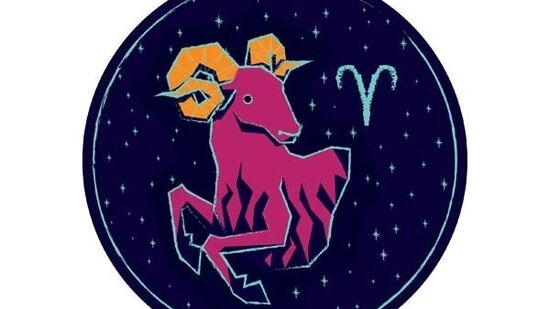 मेष : बुधाच्या वक्री हालचालीमुळे मेष राशीच्या व्यक्तींना लाभ घेण्यासाठी अनेक समस्यांना सामोरे जावे लागेल. करिअरपासून कौटुंबिक नात्यांपर्यंत सर्वत्र घसरण पाहायला मिळेल. कामाच्या बाबतीत बोलायचे झाले तर या काळात कामाचा ताण खूप जास्त असणार आहे. या काळात व्यापारी आणि नोकरदारांना आपल्या कामात मोठ्या नुकसानीला सामोरे जावे लागणार आहे. मात्र, या काळात नातेसंबंधांच्या बाबतीत संयम बाळगावा लागेल. या दरम्यान तुमच्या जोडीदाराचा तुमच्यावरील विश्वास कमी होईल. मेष : बुधाच्या वक्री हालचालीमुळे मेष राशीच्या व्यक्तींना लाभ घेण्यासाठी अनेक समस्यांना सामोरे जावे लागेल. करिअरपासून कौटुंबिक नात्यांपर्यंत सर्वत्र घसरण पाहायला मिळेल. कामाच्या बाबतीत बोलायचे झाले तर या काळात कामाचा ताण खूप जास्त असणार आहे. या काळात व्यापारी आणि नोकरदारांना आपल्या कामात मोठ्या नुकसानीला सामोरे जावे लागणार आहे. मात्र, या काळात नातेसंबंधांच्या बाबतीत संयम बाळगावा लागेल. या दरम्यान तुमच्या जोडीदाराचा तुमच्यावरील विश्वास कमी होईल.