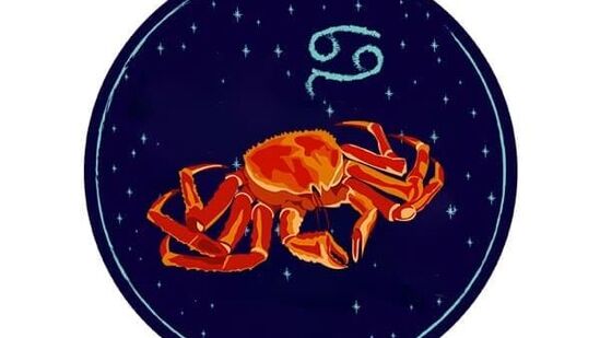 कर्क : या राशीत जन्मलेल्या लोकांना बुधाच्या वक्री हालचालीमुळे अनेक समस्यांना सामोरे जावे लागू शकते. बुध वक्री झाल्यामुळे लोकांचा तुमच्यावरील विश्वास उडू शकतो. करिअरच्या आघाडीवर कामाचा प्रचंड ताण पडू शकतो. तसेच या काळात तुम्ही तुमच्या मेहनतीनुसार कमाई करू शकणार नाही. अहंकारामुळे तुमच्या वैयक्तिक संबंधांमध्ये अनेक समस्या निर्माण होऊ शकतात. मुलाच्या आरोग्याची विशेष काळजी घ्या. कर्क : या राशीत जन्मलेल्या लोकांना बुधाच्या वक्री हालचालीमुळे अनेक समस्यांना सामोरे जावे लागू शकते. बुध वक्री झाल्यामुळे लोकांचा तुमच्यावरील विश्वास उडू शकतो. करिअरच्या आघाडीवर कामाचा प्रचंड ताण पडू शकतो. तसेच या काळात तुम्ही तुमच्या मेहनतीनुसार कमाई करू शकणार नाही. अहंकारामुळे तुमच्या वैयक्तिक संबंधांमध्ये अनेक समस्या निर्माण होऊ शकतात. मुलाच्या आरोग्याची विशेष काळजी घ्या.