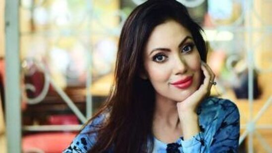 ‘तारक मेहता का उल्टा चष्मा’ मालिकेतील बबिता आणि जेठालाल यांची जोडी प्रेक्षकांना प्रचंड आवडते. मालिकेत बबिता हे पात्र अभिनेत्री मुनमुन दत्ताने साकारले आहे. मुनमुनच्या शिक्षणाविषयी बोलायचे झाले तर तिने कोलकत्तामधील कॉलेजमधून इंग्रजी या विषयात मास्टर्स केले आहे.