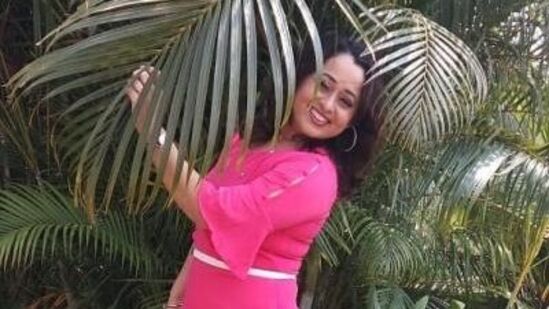 तारक मेहता का उल्टा चष्मा मालिकेत माधवी भाभी ही भूमिका सोनालिका जोशीने साकारली आहे. तिची ही भूमिका प्रेक्षकांच्या विशेष पसंतीला उतरत असल्याचे पाहायला मिळते. सोनालिकाच्या शिक्षणाविषयी बोलायचे झाले तर तिने इतिहास या विषयात बीए केले आहे. तारक मेहता का उल्टा चष्मा मालिकेत माधवी भाभी ही भूमिका सोनालिका जोशीने साकारली आहे. तिची ही भूमिका प्रेक्षकांच्या विशेष पसंतीला उतरत असल्याचे पाहायला मिळते. सोनालिकाच्या शिक्षणाविषयी बोलायचे झाले तर तिने इतिहास या विषयात बीए केले आहे.