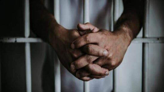 महिन्याभरात ५ हत्या आणि ३ बलात्कार; सिरियल किलरला पकडण्यात पोलिसांना यश