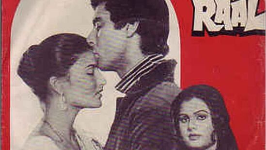 राझच्या नावावर आलेला दुसरा चित्रपट १९८१ मध्ये प्रदर्शित झालेला राझ होता. या चित्रपटात राज बब्बर आणि सुलक्षणा पंडित मुख्य भूमिकेत होते. चित्रपटाचे फक्त शीर्षकच नव्हते तर नायकाचे नावही राज होते. हा चित्रपट हरमेश मल्होत्रा यांनी दिग्दर्शित केला होता आणि तो सुपरहिटही ठरला होता. राझच्या नावावर आलेला दुसरा चित्रपट १९८१ मध्ये प्रदर्शित झालेला राझ होता. या चित्रपटात राज बब्बर आणि सुलक्षणा पंडित मुख्य भूमिकेत होते. चित्रपटाचे फक्त शीर्षकच नव्हते तर नायकाचे नावही राज होते. हा चित्रपट हरमेश मल्होत्रा यांनी दिग्दर्शित केला होता आणि तो सुपरहिटही ठरला होता.