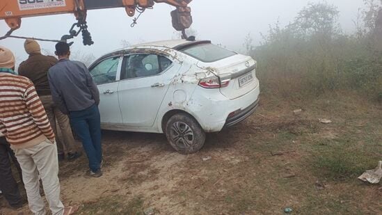 गुगल मॅपने पुन्हा दिला धोका! शॉर्टकटने जाण्याच्या प्रयत्नात कालव्यात कोसळली कार; थोडक्यात बचावले प्रवासी