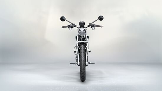 रॉयल एनफिल्डने फ्लाइंग फ्ले सी 6 इलेक्ट्रिक मोटारसायकलच्या परफॉर्मन्सची आकडेवारी जाहीर केलेली नाही. मात्र, सिंगल चार्जवर चांगली रेंज मिळेल, अशी अपेक्षा आहे, पण हायवे रायडिंगसाठी नव्हे, तर शहरातील प्रवासासाठी ते योग्य ठरेल. तसेच, प्रीमियम ईव्ही असल्याने या बाईकची किंमत मोठ्या रकमेची असण्याची अपेक्षा आहे.