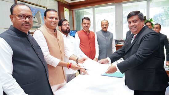 विधानसभा अध्यक्षपदासाठी अर्ज भरतात राहुल नार्वेकर