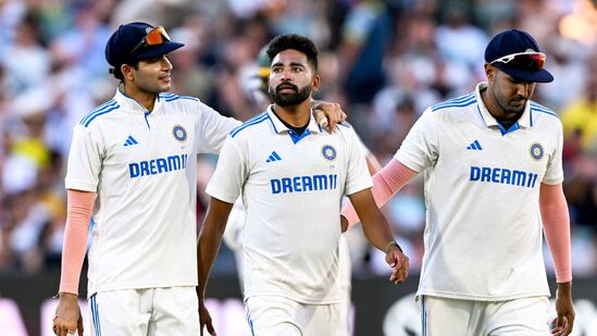 BCCI Title Sponsor Team India : टीम इंडियाच्या जर्सीवर Dream 11 नाव छापण्यासाठी बीसीसीआय किती पैसे घेते? जाणून घ्या