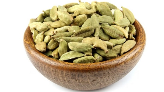 आजकाल मधुमेह ही एक सामान्य समस्या बनली आहे. जी लाखो लोकांना प्रभावित करते. रक्तातील साखरेवर नियंत्रण ठेवणे अत्यंत आवश्यक आहे आणि त्यासाठी आपल्या आहारात काही विशेष बदल करणे आवश्यक आहे. आजकाल मधुमेह ही एक सामान्य समस्या बनली आहे. जी लाखो लोकांना प्रभावित करते. रक्तातील साखरेवर नियंत्रण ठेवणे अत्यंत आवश्यक आहे आणि त्यासाठी आपल्या आहारात काही विशेष बदल करणे आवश्यक आहे. 