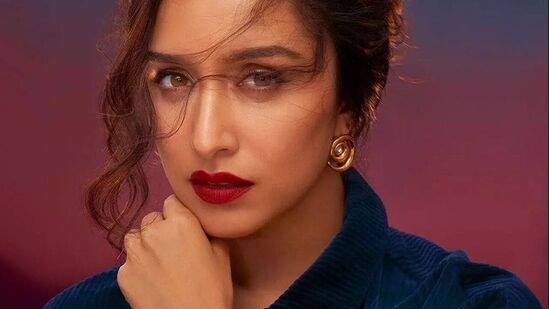 श्रद्धा कपूरच्या 'स्त्री 2' चित्रपटाने २०२४ वर्षात हिंदी बॉक्स ऑफिसवर सर्वाधिक कमाई केली. त्यामुळे ती सर्वाधिक कमाई करणाऱ्या अभिनेत्रींच्या यादीत पहिल्या क्रमांकावर आहे.