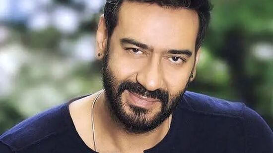 बॉलीवूड अभिनेता अजय देवगणनेही साऊथ चित्रपटांसाठी डबिंग केले आहे. साऊथचा सुपरस्टार राम चरणच्या 'ध्रुव' या चित्रपटाला त्याने आपला आवाज दिला आहे. बॉलीवूड अभिनेता अजय देवगणनेही साऊथ चित्रपटांसाठी डबिंग केले आहे. साऊथचा सुपरस्टार राम चरणच्या 'ध्रुव' या चित्रपटाला त्याने आपला आवाज दिला आहे.