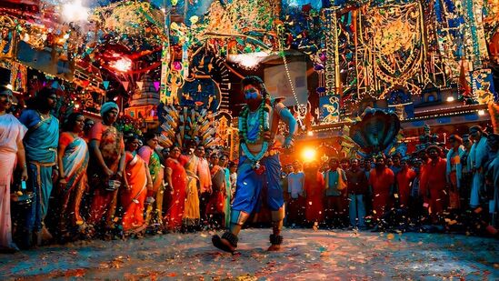 रणबीर कपूर स्टारर चित्रपट ॲनिमल हा कोविडनंतर सर्वाधिक पाहिलेला सिनेमा ठरला आहे. हा चित्रपट पाहण्यासाठी ३.३० कोटी प्रेक्षक उपस्थित होते. रणबीर कपूर स्टारर चित्रपट ॲनिमल हा कोविडनंतर सर्वाधिक पाहिलेला सिनेमा ठरला आहे. हा चित्रपट पाहण्यासाठी ३.३० कोटी प्रेक्षक उपस्थित होते.