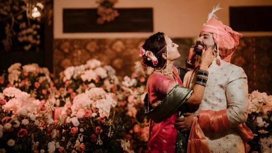 तुम्ही सर्वांनीं मिळून, पसंद केली आमची जोडी,.... रावांमुळे आली, माझ्या आयुष्याला गोडी. <p>तुम्ही सर्वांनीं मिळून, पसंद केली आमची जोडी,<br>.... रावांमुळे आली, माझ्या आयुष्याला गोडी. </p>