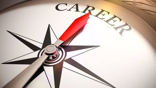 Makar Career Horoscope 2025 : मकर राशीचं करियर २०२५ मध्ये कसं असेल? वाचा वार्षिक राशीभविष्य