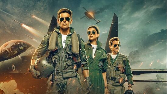 हृतिक रोशन, दीपिका पदुकोण आणि अनिल कपूर यांच्या 'फायटर' या चित्रपटाने ३५८.८९ कोटी रुपयांची कमाई करून जगभर हिट असल्याचे सिद्ध केले आहे.