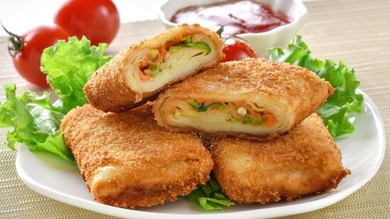 टेस्टी ब्रेड पॉकेट्स बटाटे, भाज्या किंवा चीज यांसारख्या कोणत्याही गोष्टीपासून तयार केले जाऊ शकतात. हे तुम्ही घरी सहज तयार करू शकता आणि ख्रिसमस पार्टीमध्ये सर्व्ह करू शकता.