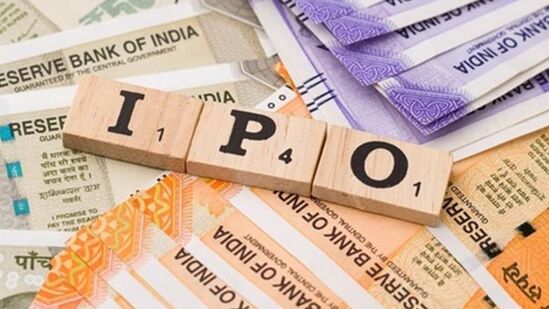 KRN हीट एक्सचेंजर आणि रेफ्रिजरेशनच्या शेअरनं ३ ऑक्टोबर २०२४ रोजी बाजारात दणक्यात पदार्पण केलं आणि NSE वर ११८१.८ टक्के प्रीमियमसह ४८० रुपयांवर सूचीबद्ध झाला. २२० रुपयांच्या IPO किमतीवरून २२३ टक्क्यांनी वाढून तो ७१०.१५ रुपयांवर पोहोचला.