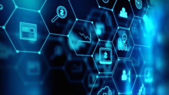 C2C Advanced Systems कंपनीचे शेअर्स या महिन्यात ३ डिसेंबर रोजी NSE SME वर ४२९.४० रुपयांवर सूचीबद्ध झाले, २२६ रुपयांच्या आयपीओ किंमतीपेक्षा ही किंमत ९० टक्क्यांनी जास्त आहे. सूचीबद्ध झाल्यानंतर लवकरच स्टॉक १०० टक्क्यांपर्यंत पोहोचला.