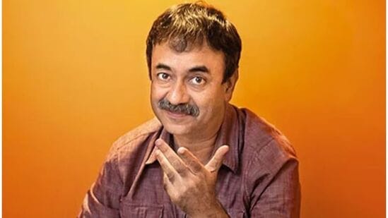 मीडिया रिपोर्ट्सनुसार, 'मुन्नाभाई एमबीबीएस' आणि '३ इडियट्स'सारखे चित्रपट बनवणाऱ्या राजकुमार हिरानी यांची एकूण संपत्ती १३०० कोटी रुपये आहे.