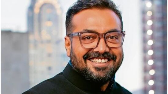 अनुराग कश्यप, जो बहुतेक वास्तविक आणि बोल्ड सामग्री असणारे चित्रपट बनवतो, त्याची एकूण संपत्ती ८५० कोटी रुपये आहे.